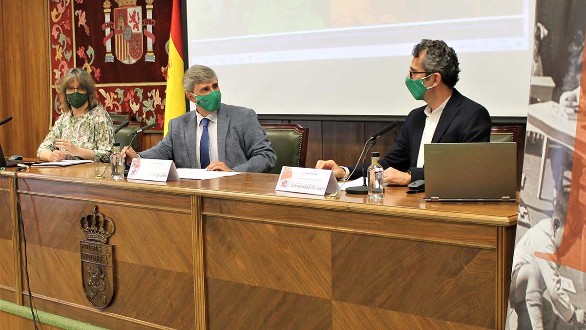 Dolores Alonso-Cortés, Juan Francisco García Marín y Ángel Pérez Pueyo. | L.N.C.