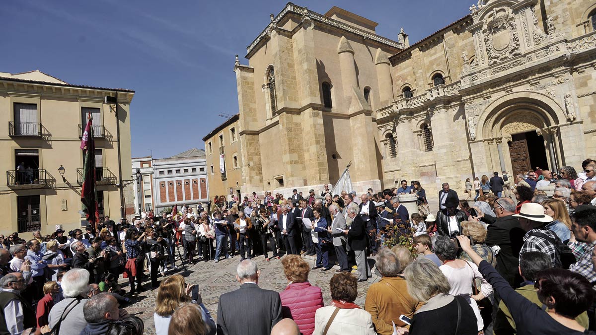 La Basílica de San Isidoro vuelve a acoger por quinto año la lectura de los Decreta de Alfonso IX. | DANIEL MARTÍN