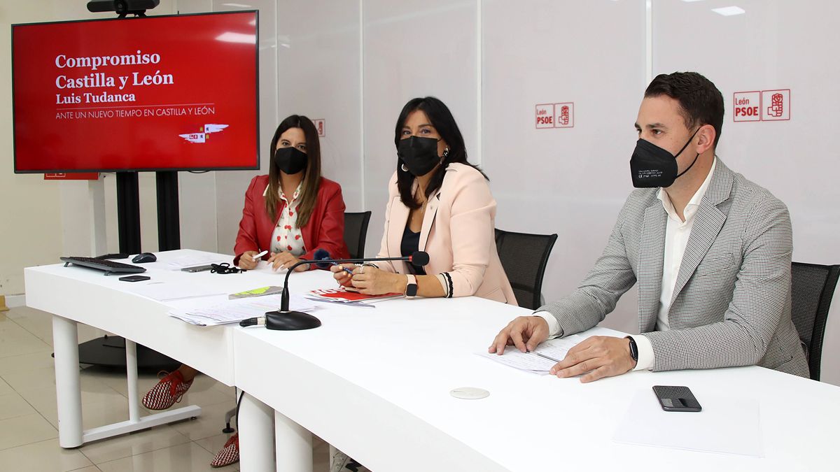 Nuria Rubio, Ana Sánchez y Javier Cendón. | ICAL Nuria Rubio, Ana Sánchez y Javier Cendón. | ICAL