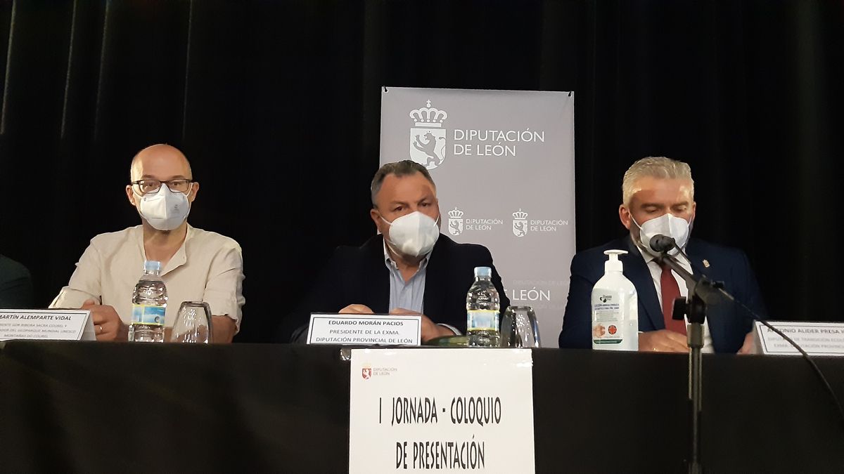 Un momento de la jornada celebrada ayer en el Teatro Gullón. | L.N.C.