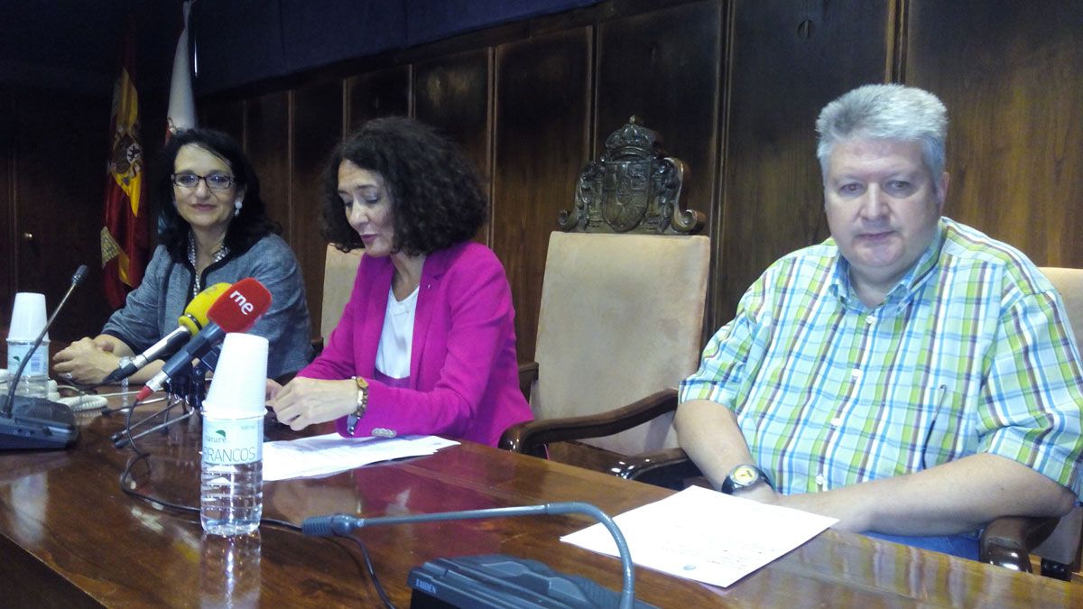Mata, Merayo y Miranda, este lunes en rueda de prensa tras la Junta Local de Seguridad Ciudadana. | L.N.C.