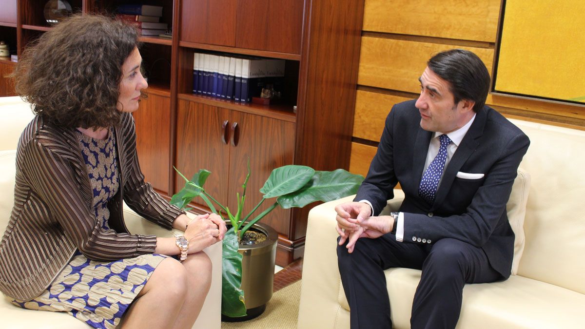 Gloria Merayo y Juan Carlos Suárez Quiñones, durante su encuentro en Valladolid. | L.N.C.