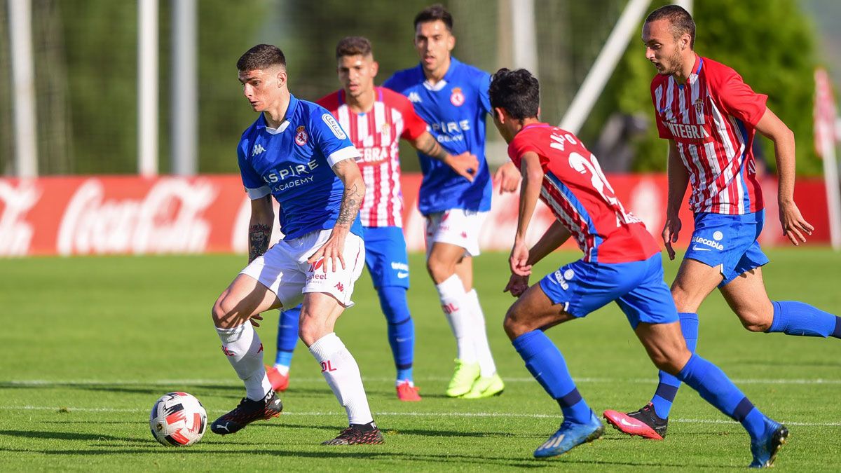 Montes, durante un partido frente al Sporting B. | SPORTING