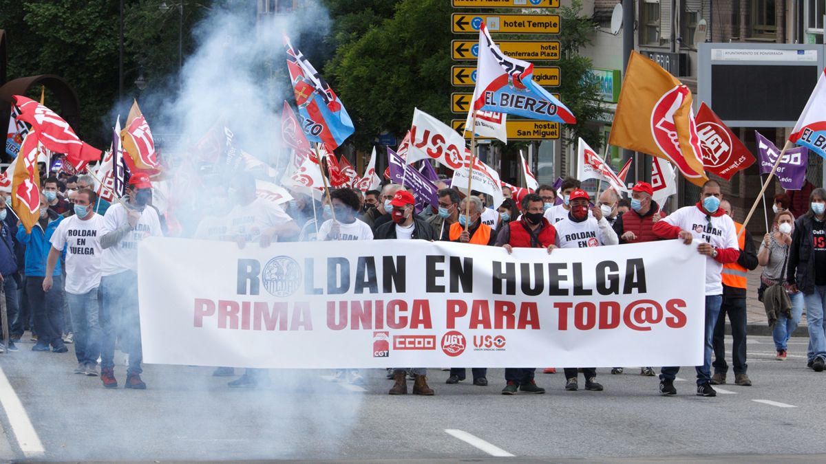 Trabajadores de Roldán, durante una de las protestas del pasado mes de mayo, cuando convocaron una huelga de dos semanas. :: ical