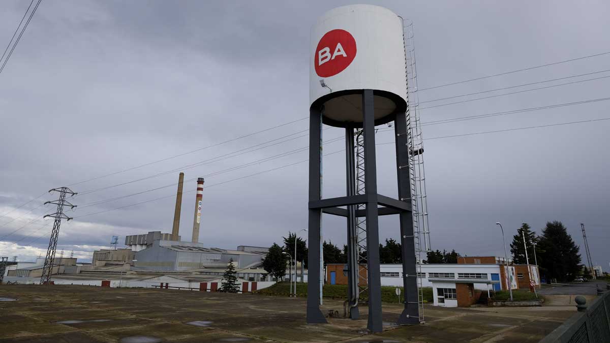 La vidriera de BA Glass en el polígono industrial de Onzonilla. | D. MARTÍN