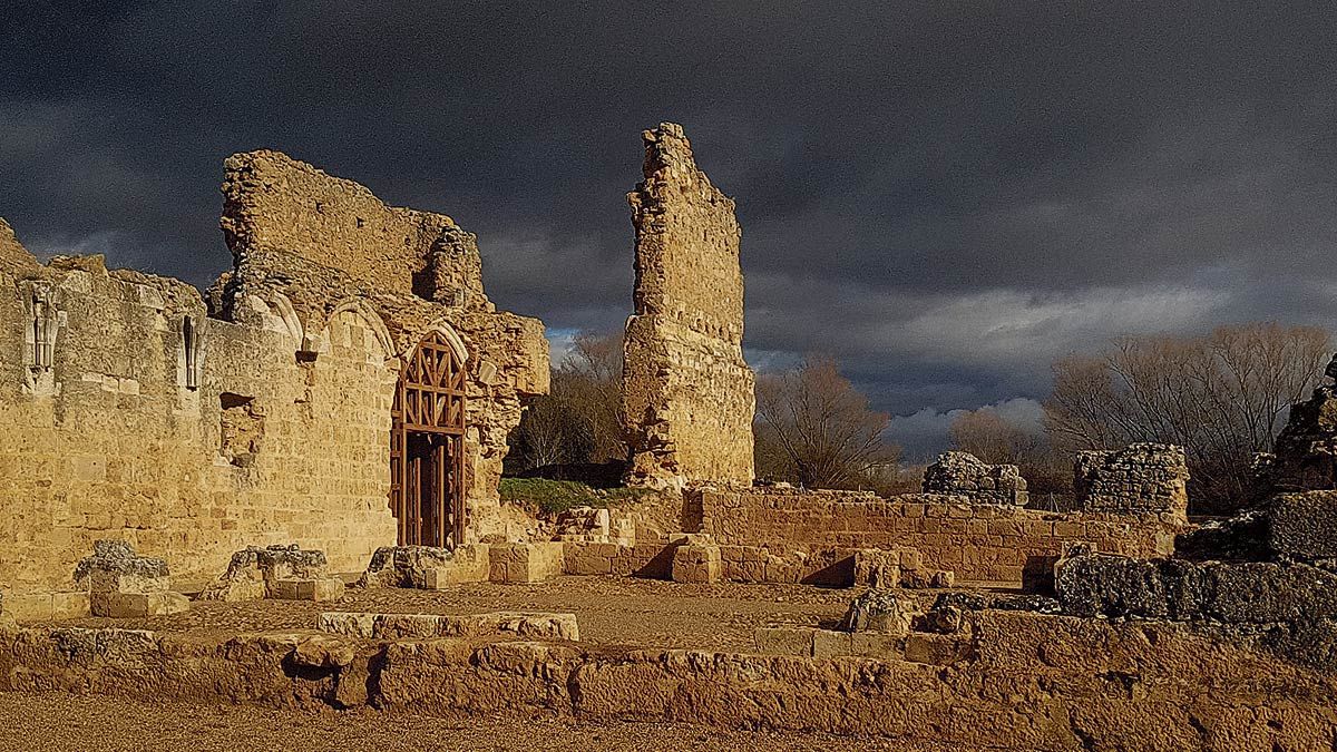 Vista general del Monasterio de  San Pedro de Eslonza después de la restauración que se ha llevado a cabo en sus ruinas. | RODRÍGUEZ VALBUENA  ARQUITECTOS