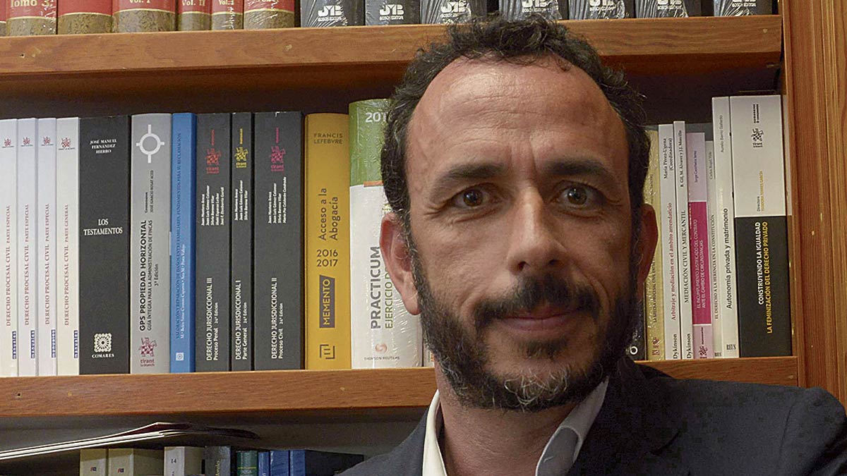 El escritor leonés Óscar M. Prieto. | MAURICIO PEÑA