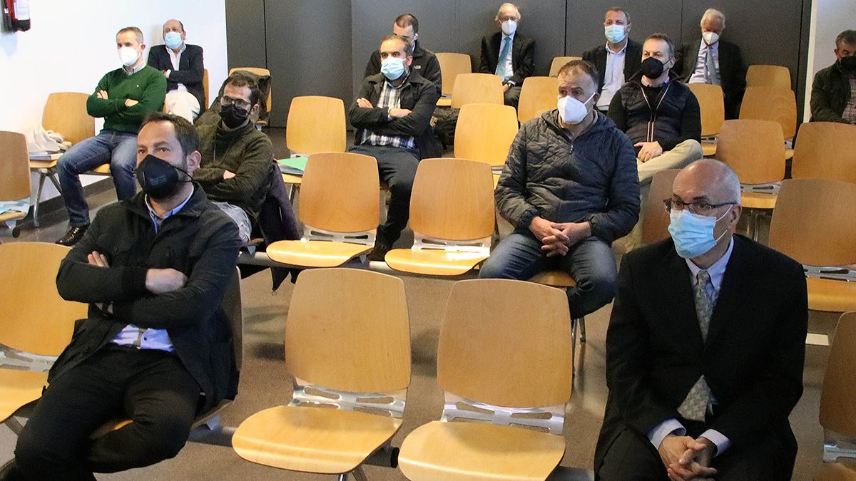 Sala desde la que los 16 acusados pudieron seguir la primera jornada del juicio, el pasado 5 de abril. | ICAL Sala desde la que los 16 acusados pudieron seguir la primera jornada del juicio, el pasado 5 de abril. | ICAL