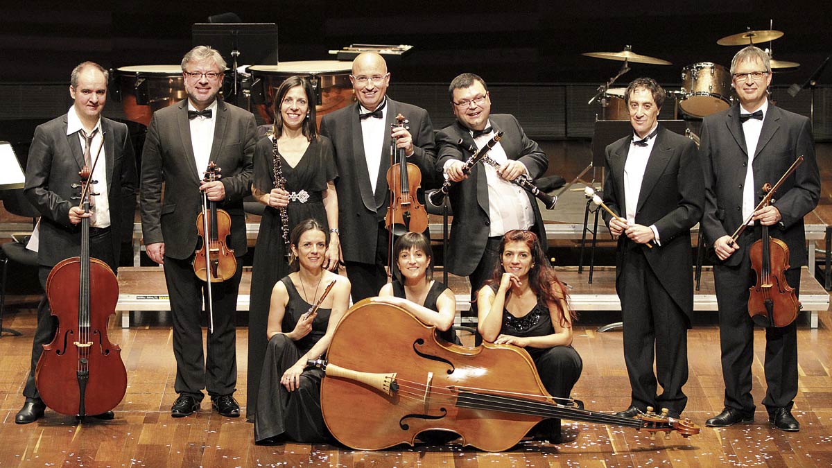 Los diez integrantes de la Orquesta de Cámara Ibérica de León.| JUAN LUIS GARCÍA