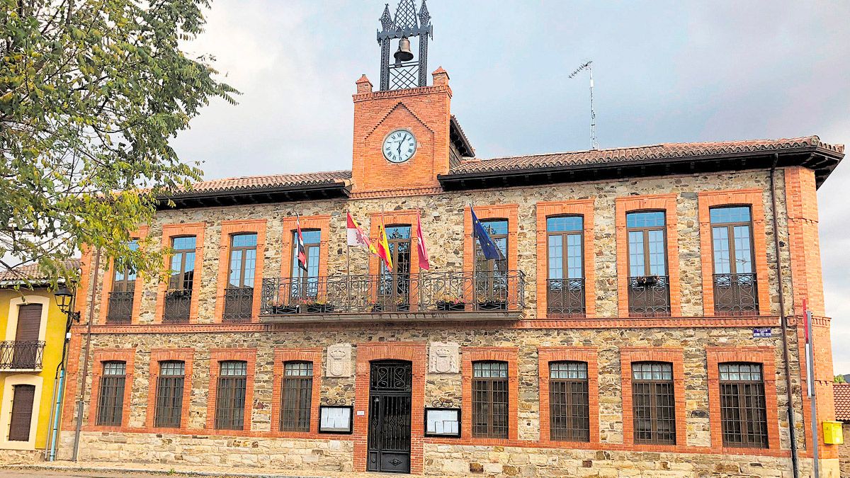 Imagen de archivo del ayuntamiento de Santa Colomba de Somoza. | P.F.