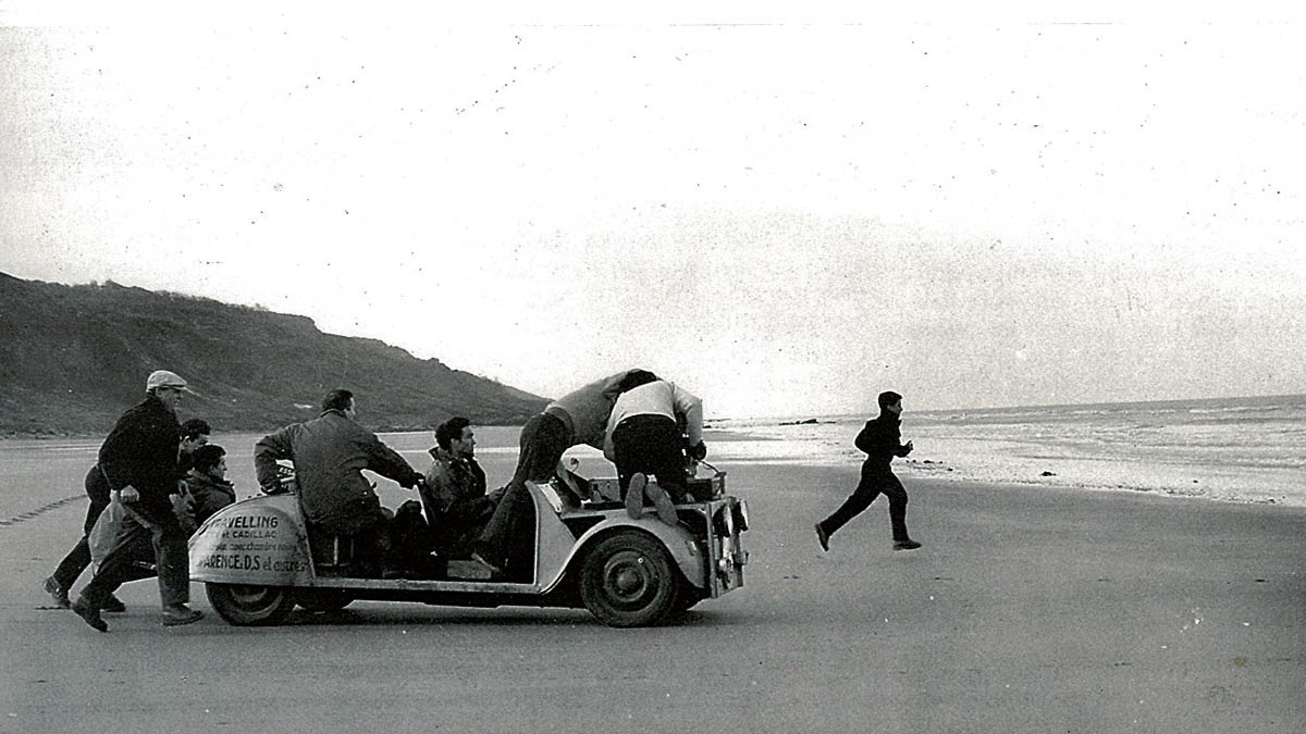 Rodaje del tramo final en la playa del largo travelling de la carrera de Jean Pierre Leaud en ‘Los cuatrocientos golpes’ de Truffaut.