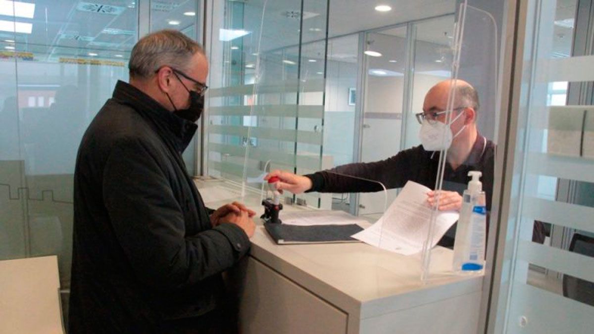 Ramón encontró el "cuaderno azul" en su despacho de Alcaldía tras una limpieza y lo llevó a Fiscalía. | PSOE