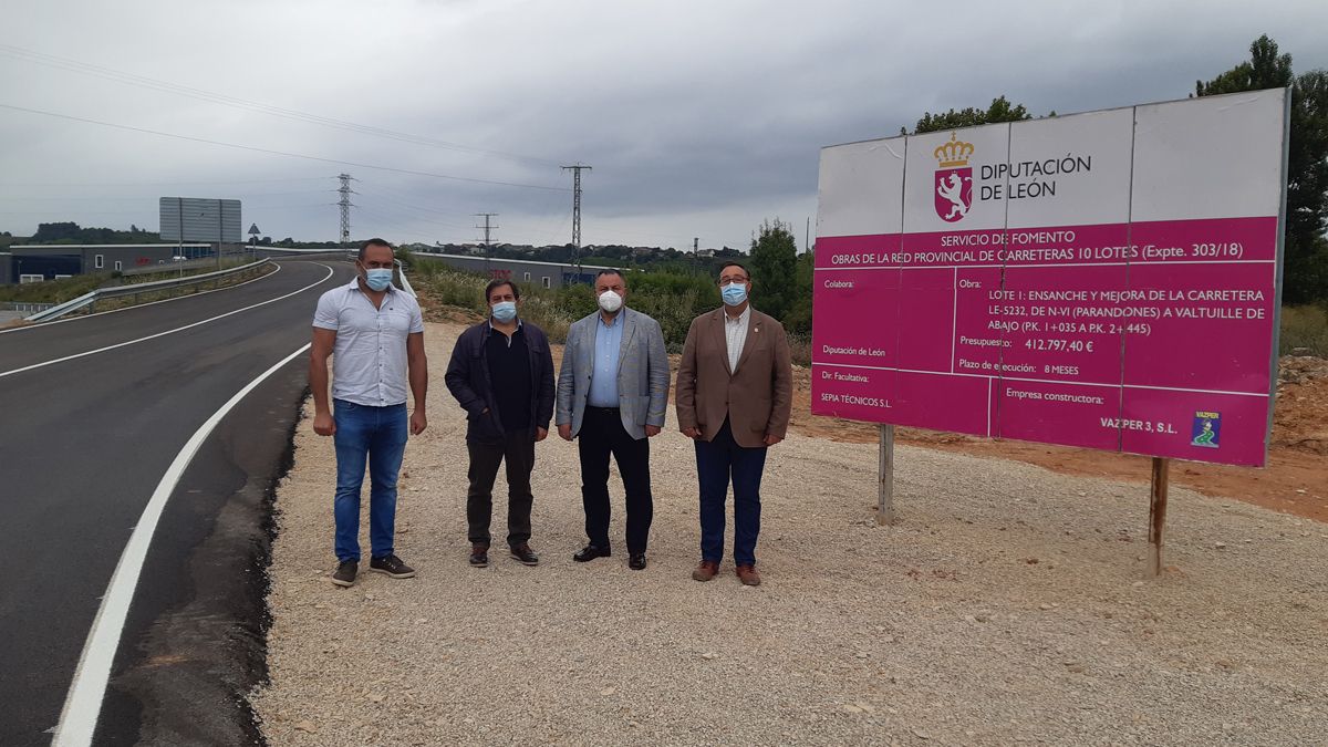 El presidente con el alcalde de Toral y los diputados Arias y López en la recepción de las obras.