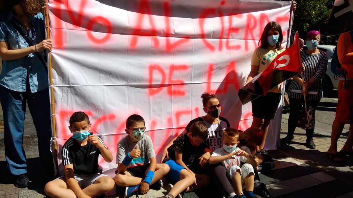 Los alumnos estuvieron también en la movilización ante la sede de la Junta en Ponferrada.