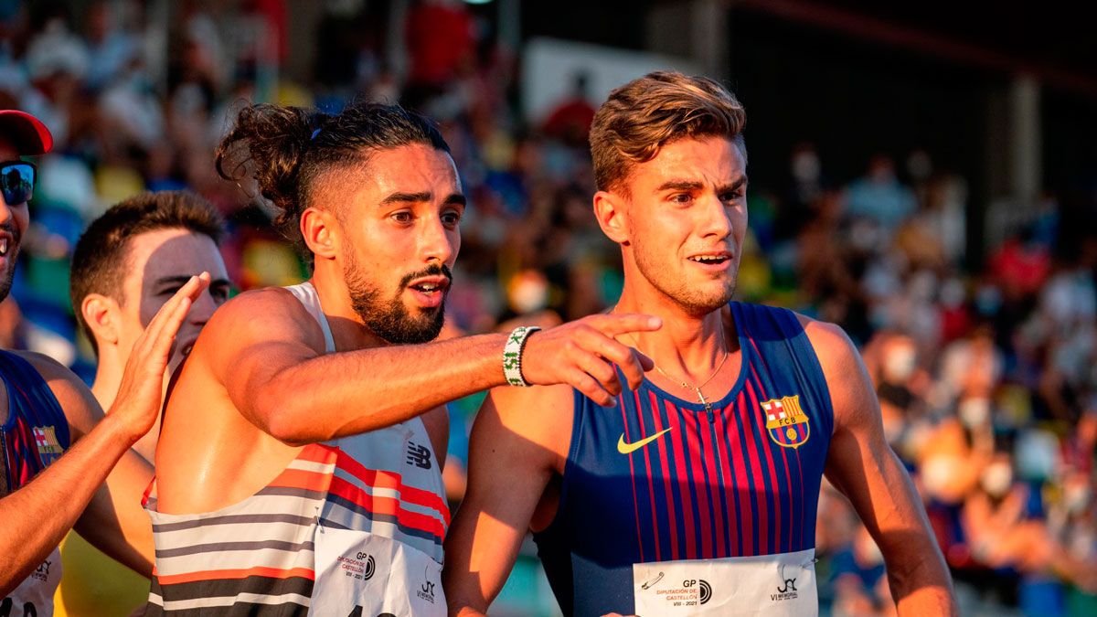 Saúl Ordóñez y Pablo Sánchez-Valladares esperan a la salida de sus tiempos. | PLAYAS DE CASTELLÓN