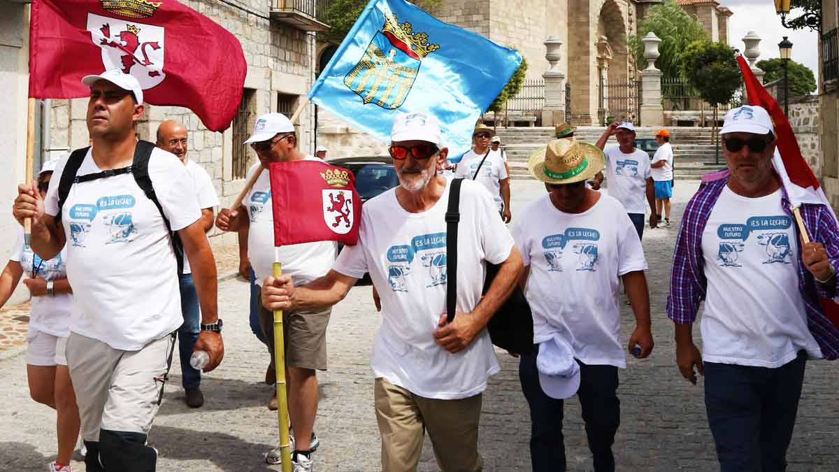 Matías Llorente (centro) participa en una etapa de la Marcha Blanca. | DIEGO DE MIGUEL (ICAL)