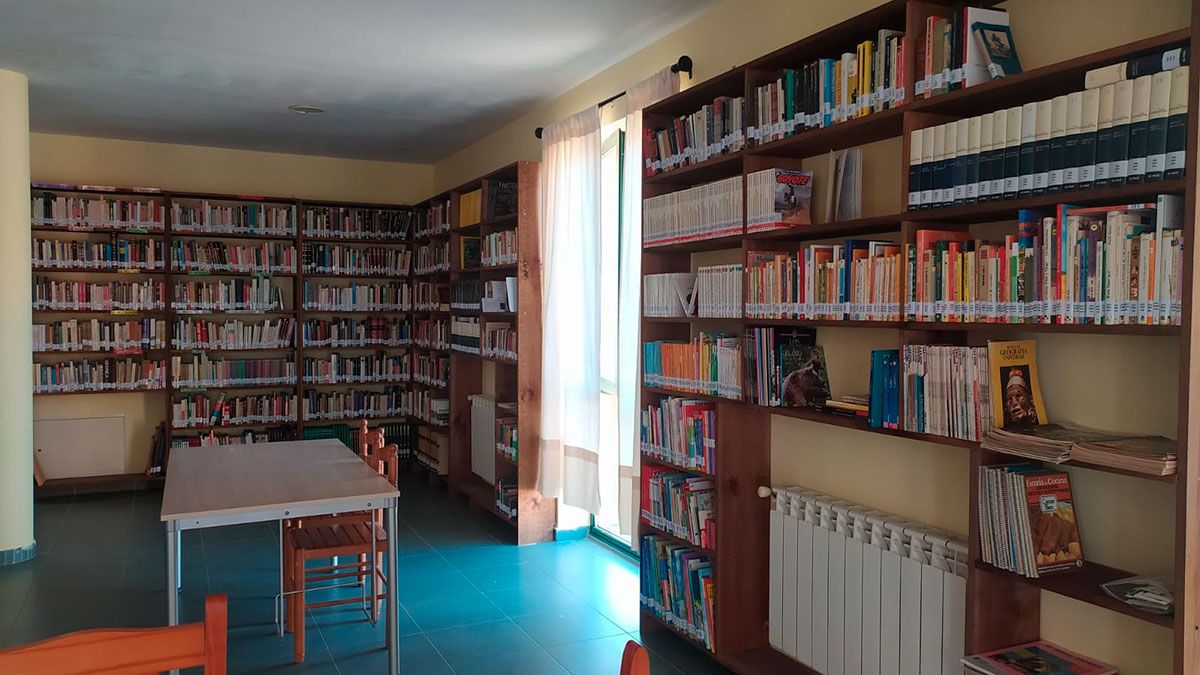 Aspecto de la nueva biblioteca pública de Priaranza de la Valduerna, que será inaugurada en la tarde de este sábado con diversos actos (19 horas).