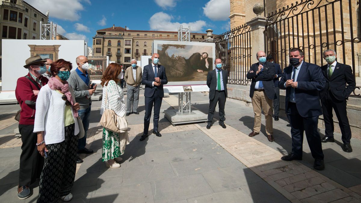 Presentación de "El Museo del Prado en las calles" en la plaza de Regla. | MAURICIO PEÑA