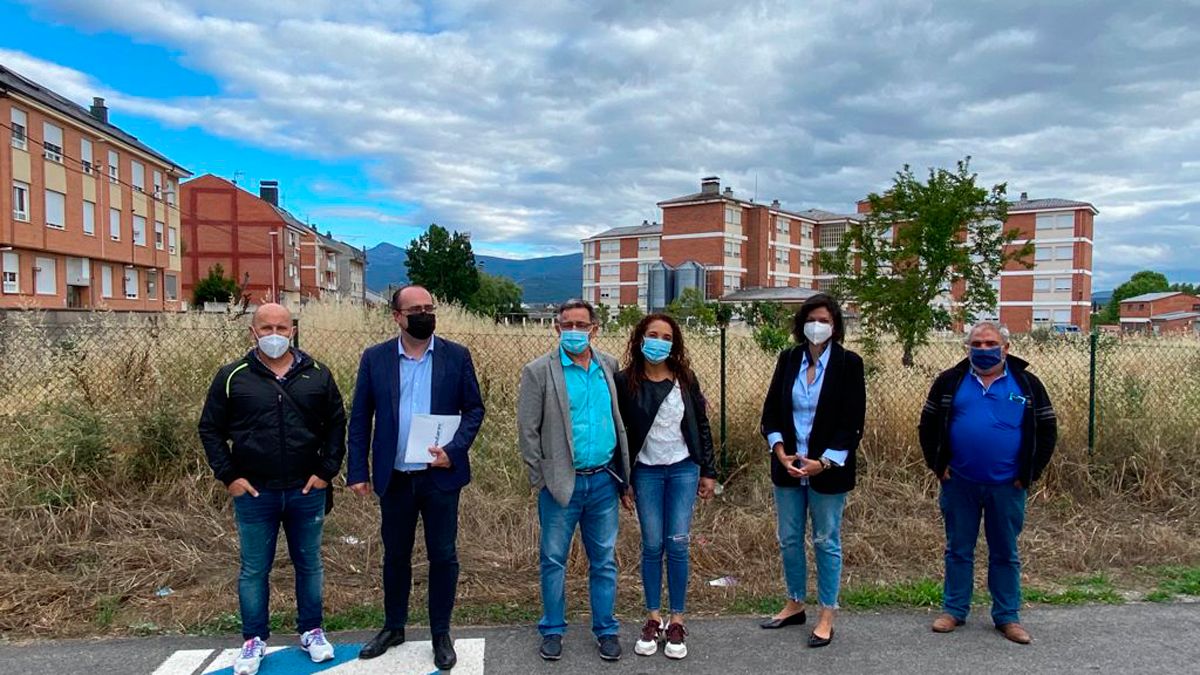 Morala en su visita a Fuentesnuevas que enervó al actual pedáneo y concejal de Seguridad, José Antonio Cartón.