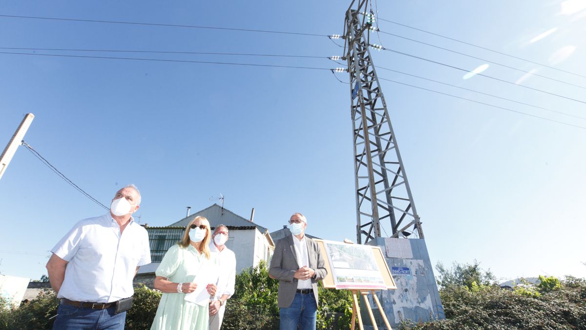 El alcalde y la concejala del área de obras presentaron los trabajos sobre el terreno. | Ical El alcalde y la concejala del área de obras presentaron los trabajos sobre el terreno. | Ical