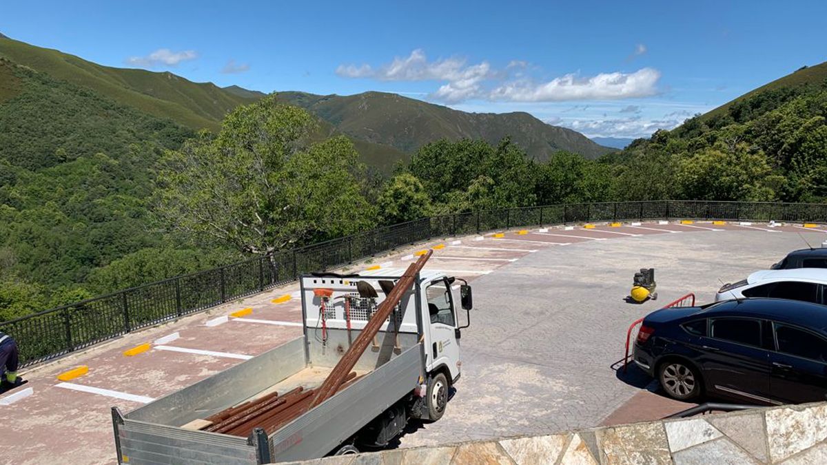 Imagen del mejorado aparcamiento de Peñalba de Santiago. | L.N.C.