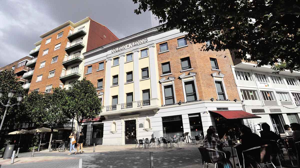 El Colegio de Médicos tiene contabilizados 2.000 profesionales colegiados en la provincia de León. | DANIEL MARTÍN