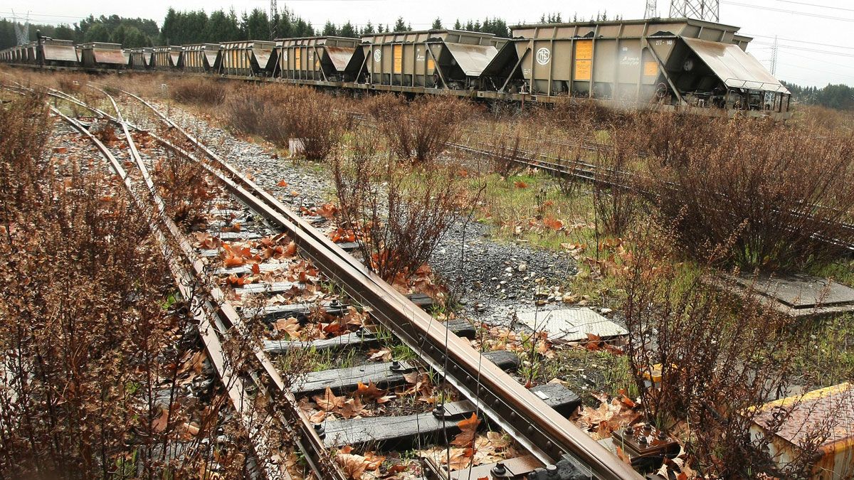 Imagen de infraestructuras ferroviarias abandonadas de la línea Ponferrada Villablino. | Ical