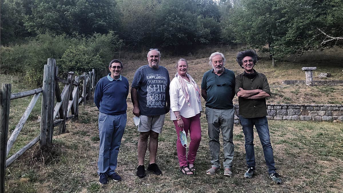 Manuel R. Pascual en la I Velada Trashumántica con Ángel Alonso, Lüdeke, Julio Llamazares y Alberto Díaz. Manuel R. Pascual en la I Velada Trashumántica con Ángel Alonso, Lüdeke, Julio Llamazares y Alberto Díaz.