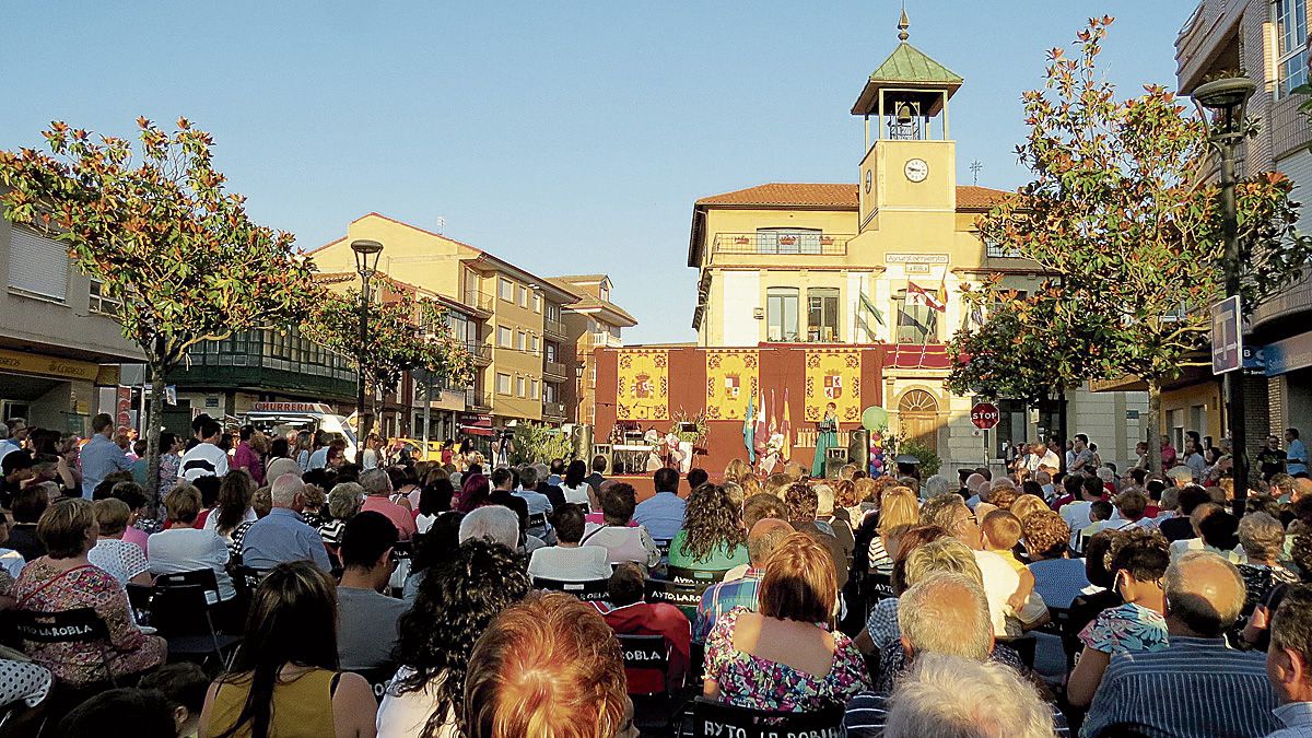 En la fotografía, imagen de archivo del homenaje a los mayores en las Fiestas de Celada de 2019. | L.N.C.