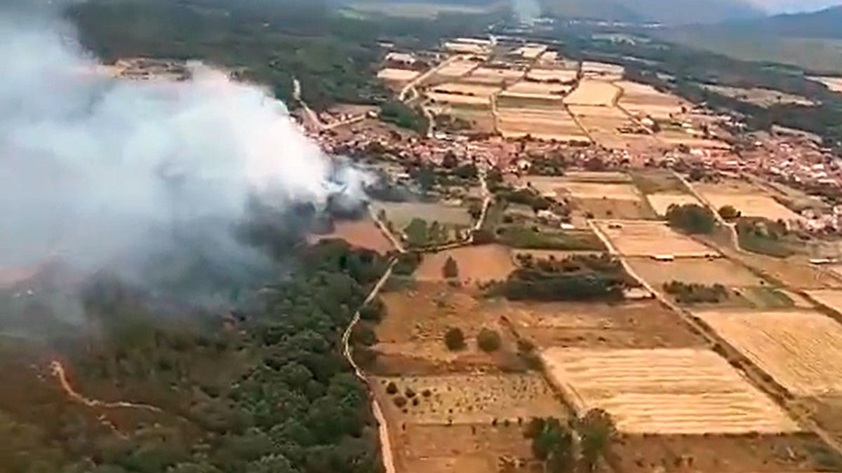 Imagen de la llegada de los efectivos al lugar del incendio en Castrocontrigo. | @briftabuyo