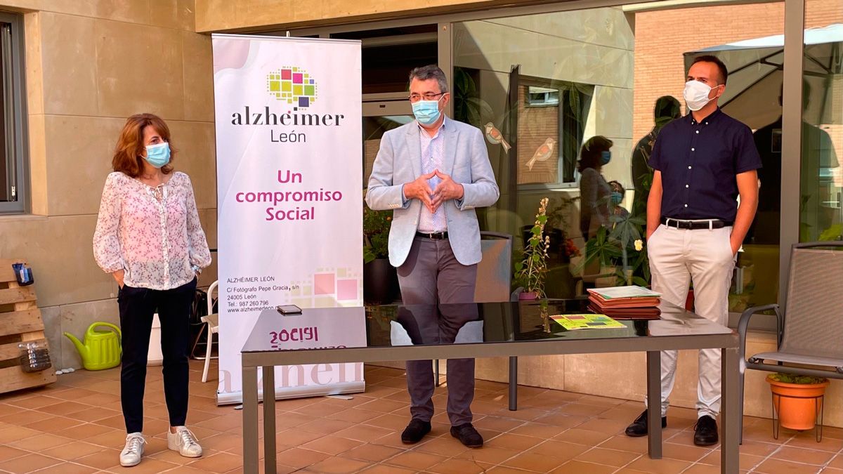 Flor de Juan Diéguez, Juan Martínez Majo y Ricardo Fernández Morueco en la clausura del programa. | Ical