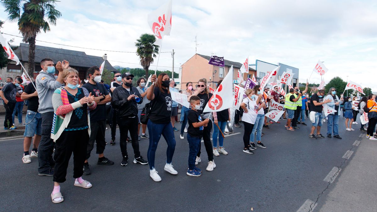 Los trabajadores en la concentración el primer día de huelga. | ICAL