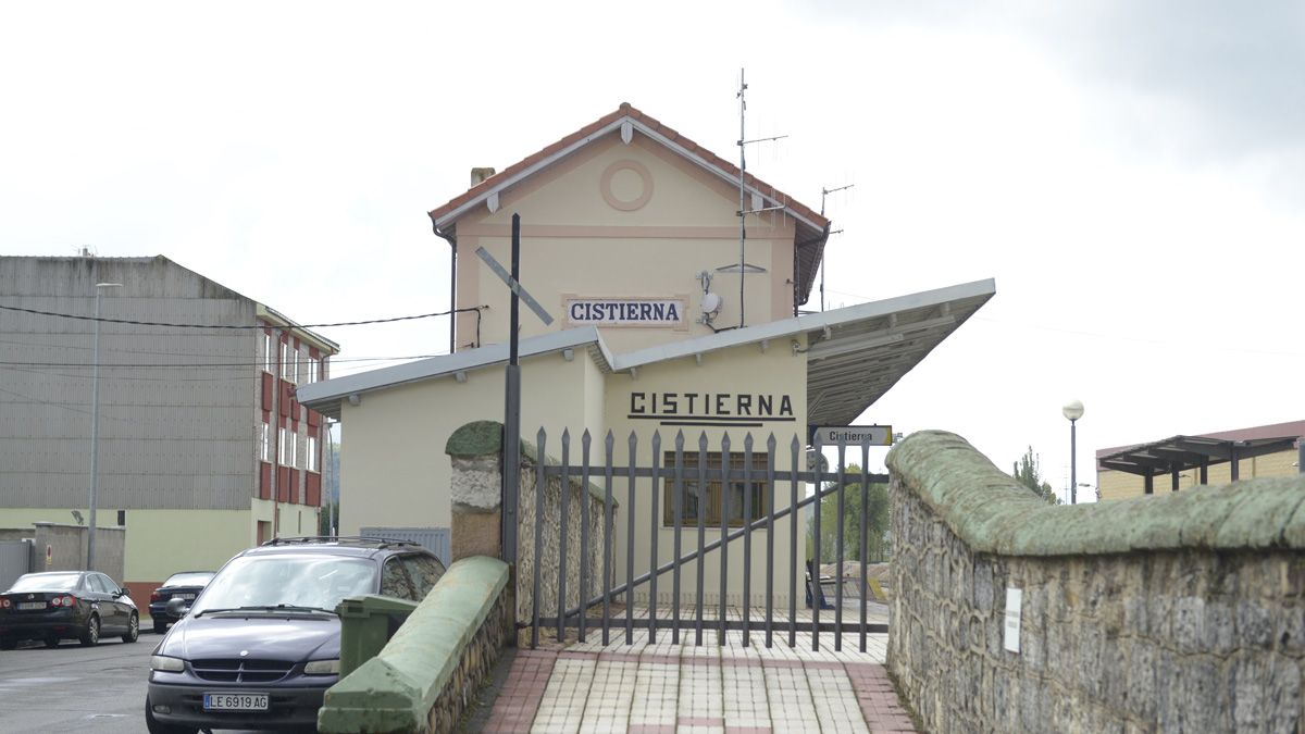 Imagen de archivo de la estación de tren en Cistierna. | MAURICIO PEÑA