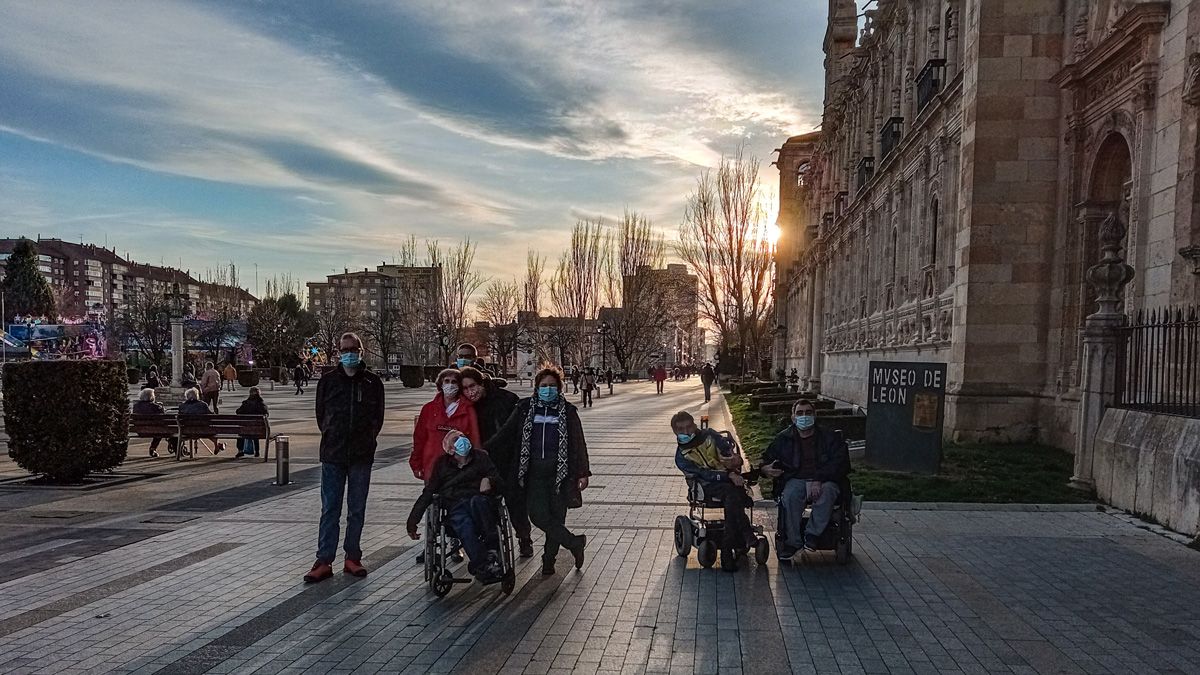 Un grupo de personas de Aspace en su visita al Museo de León. | ASPACE LEÓN