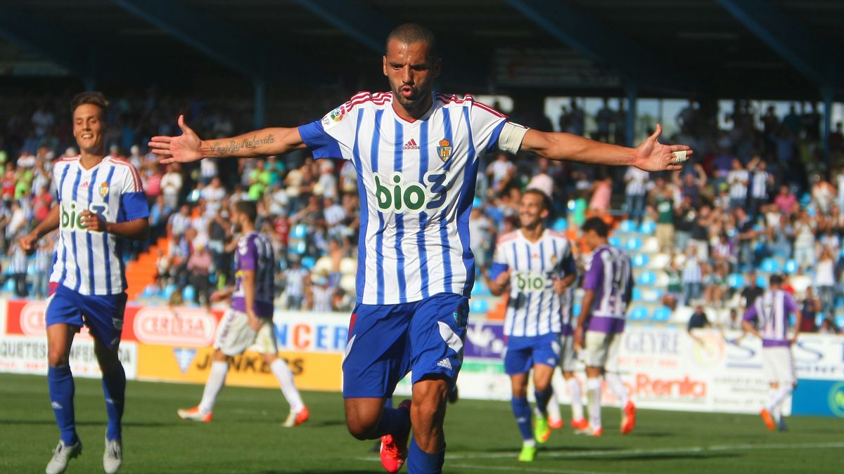 Yuri celebra uno de los tres goles que anotó ante el Valladolid. | CÉSAR SÁNCHEZ