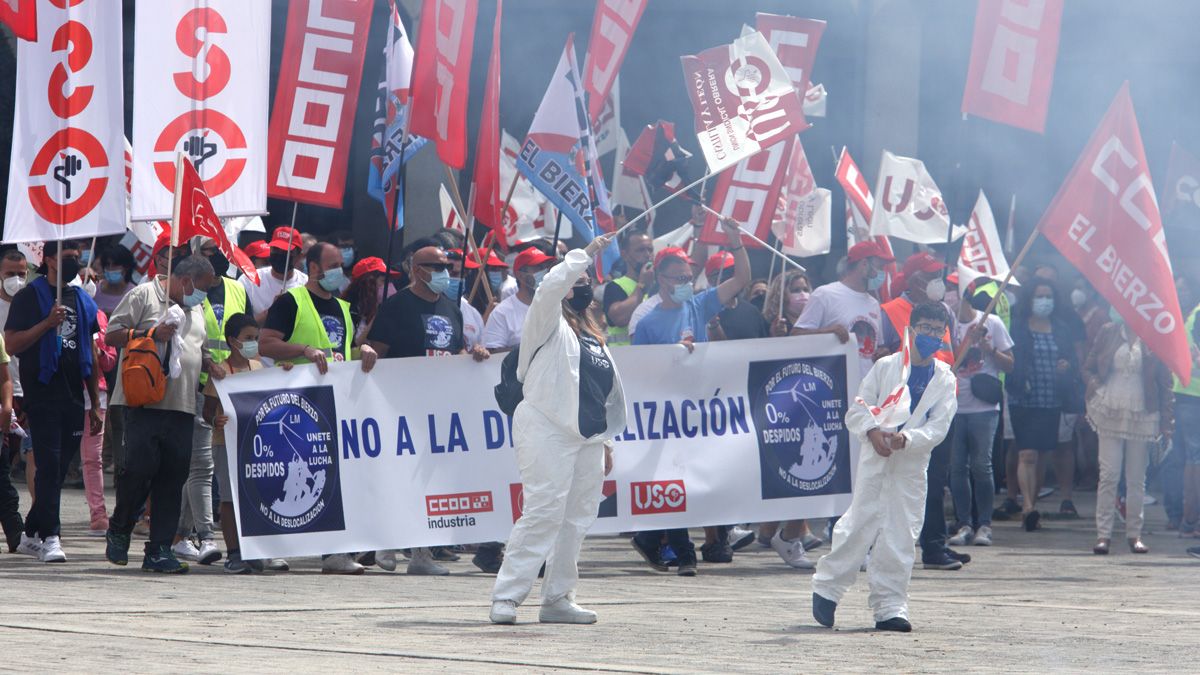 Imagen de la manifestación del día 31 en Ponferrada reclamando el mantenimiento del empleo. | Ical