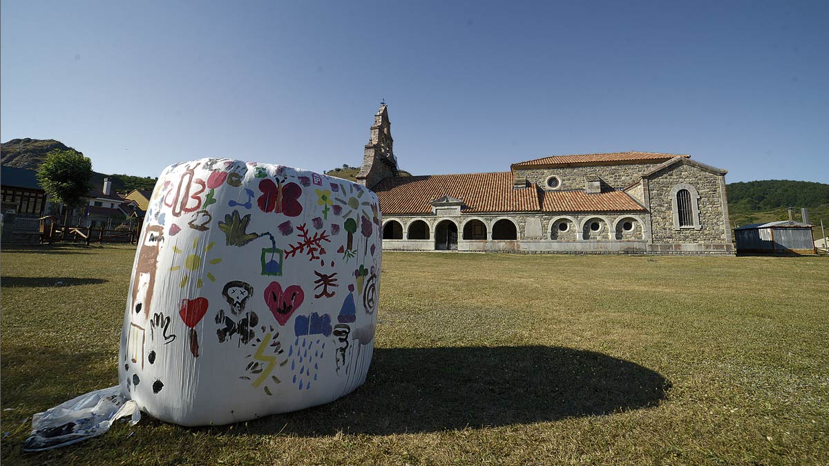 Lo que comenzó como un taller infantil se ha convertido en toda una galería de arte al aire libre. | MAURICIO PEÑA