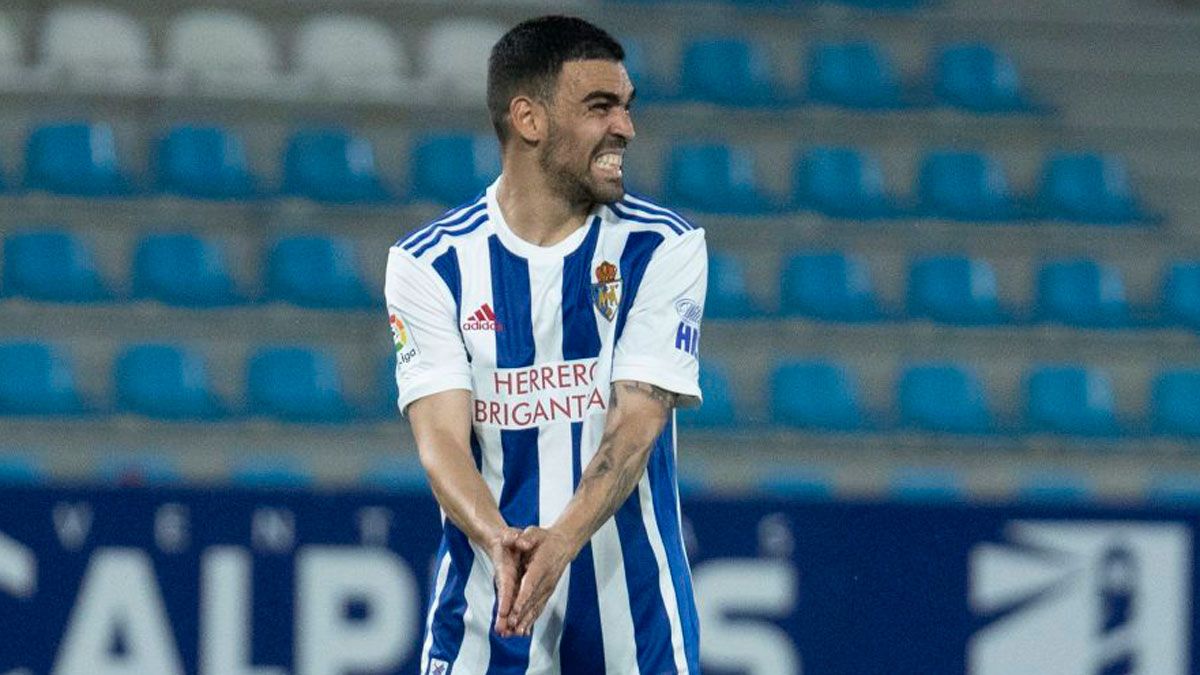 Romera se lamenta tras una ocasión errada. | SDP