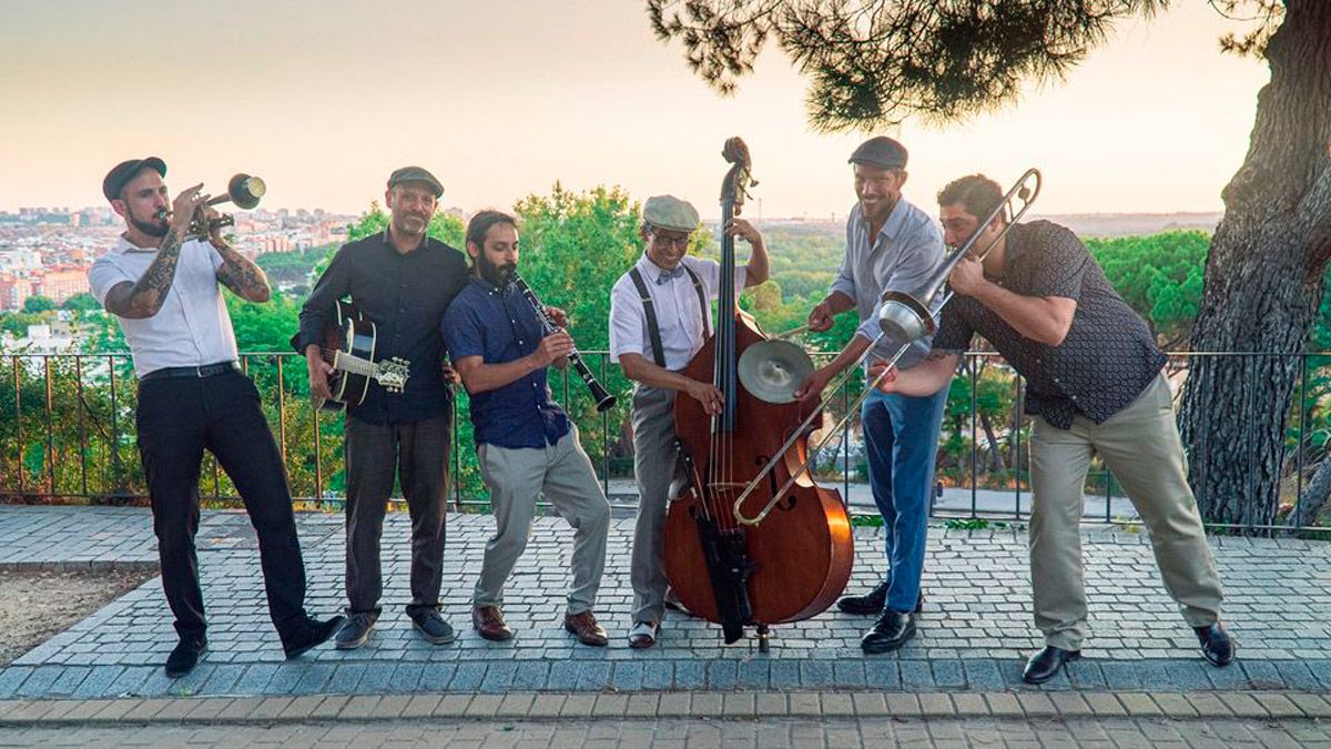 El sexteto Whatever Jazz Band actuará este viernes el festival de Burón. | FACEBOOK / WHATEVER JAZZ BAND