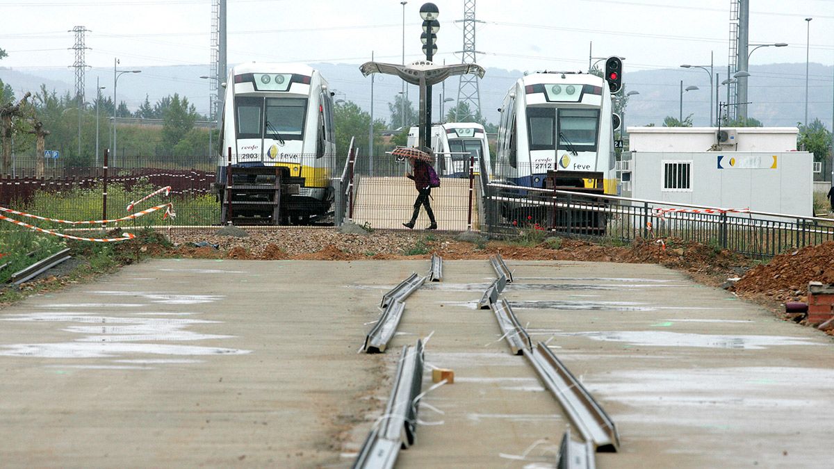 Obras del trazado urbano de FEVE a la altura del barrio de la Asunción de León. | ICAL
