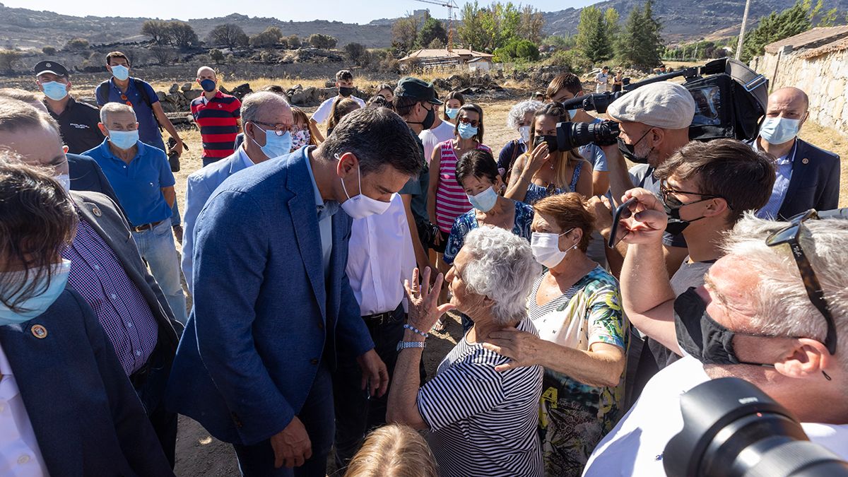 El presidente del Gobierno en su visita a los pueblos de Ávila afectados por el incendio. | ICAL