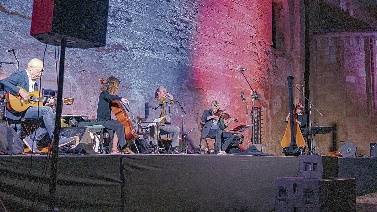 Un momento del concierto de Carlos Núñez que tuvo lugar el pasado 9 de agosto en el Monasterio de Sandoval. | VICENTE GARCÍA