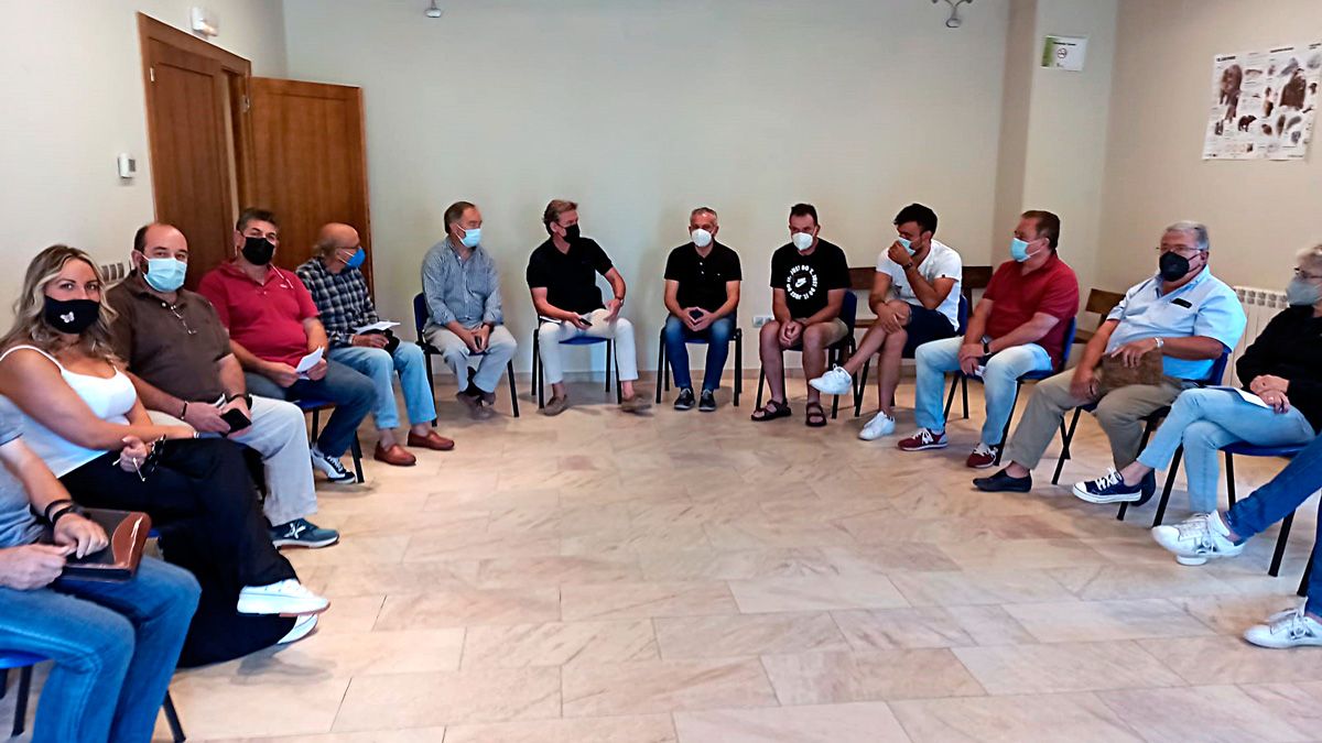 reunion-ley-de-caza-cistierna.jpg reunion-ley-de-caza-cistierna.jpg