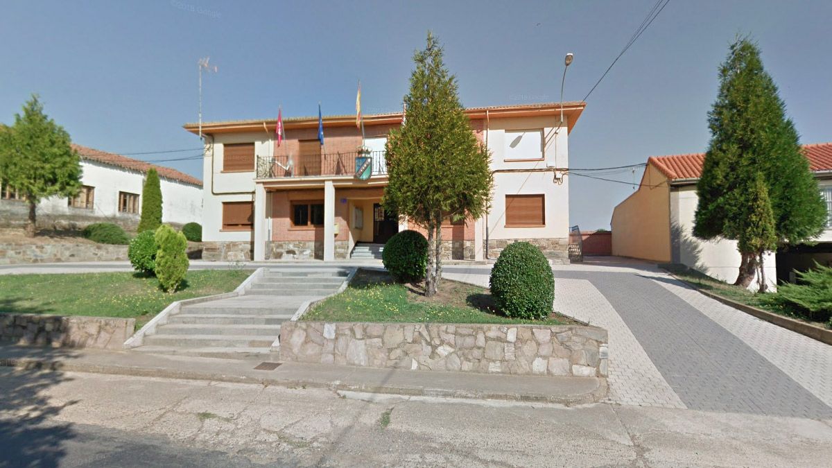 Imagen de archivo del ayuntamiento de Riego de la Vega. | L.N.C. Imagen de archivo del ayuntamiento de Riego de la Vega. | L.N.C.