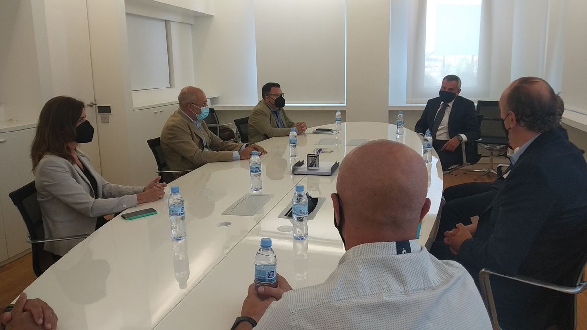 Igea en la reunión mantenida con la dirección de Cupa Group en Ponferrada. | MAR IGLESIAS