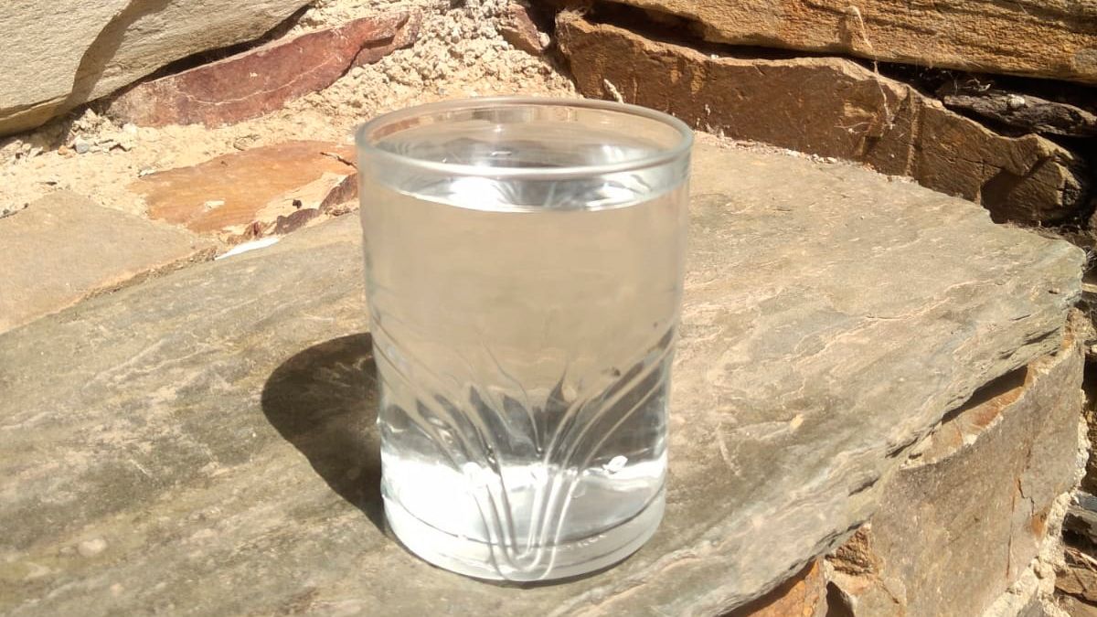 El Ayuntamiento ha fotografiado el agua de grifo de Espinoso para comprobar que no está turbia. El Ayuntamiento ha fotografiado el agua de grifo de Espinoso para comprobar que no está turbia.