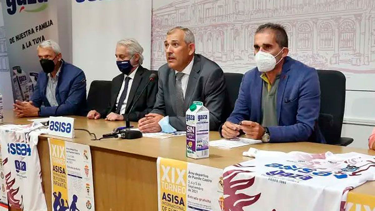 Presentación del Torneo Infantil de Asisa en el Ayuntamiento. | L.N.C.