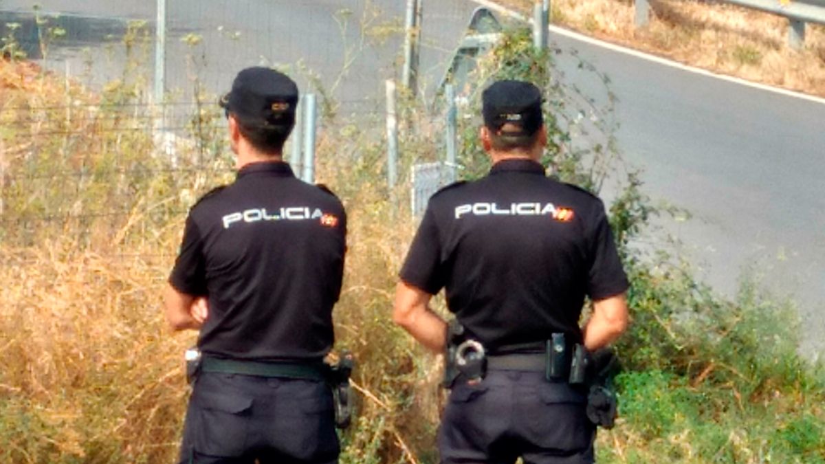 Agentes de la Policía nacional y local se coordinarán para dar cobertura de seguridad a las fiestas.