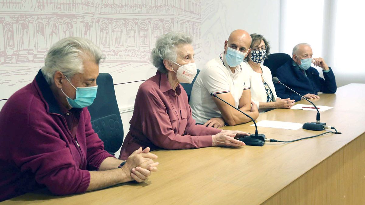 Bruno Aprea, Margarita Morais, José Antonio Diez, Evelia Fernández y Joaquín Soriano durante la presentación del curso.