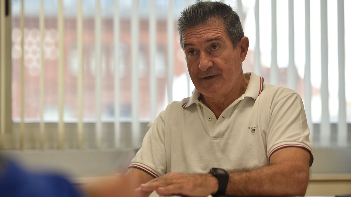 Manolo Cadenas, durante la entrevista en la redacción de La Nueva Crónica. | SAÚL ARÉN